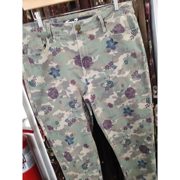 Women's Seven Jeans High Rise Straight Camo Floral Size 16 - Picture 7 of 16